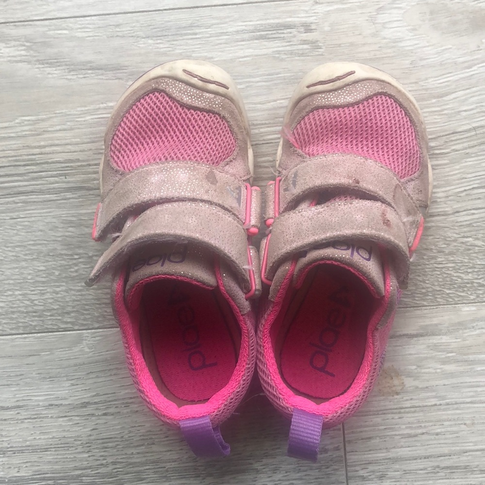 Plae toddler size 8 sneakers